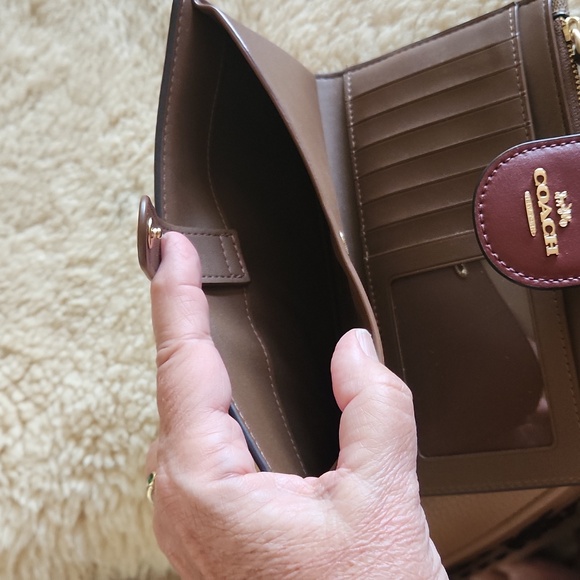 Beautiful Coach Signature Wildflower Snap Wallet/Wristlet πΈπ€π - Picture 12 of 16